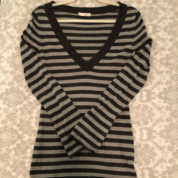 Old Navy Perfect Fit Stripe Sweater - Picture 5 of 8